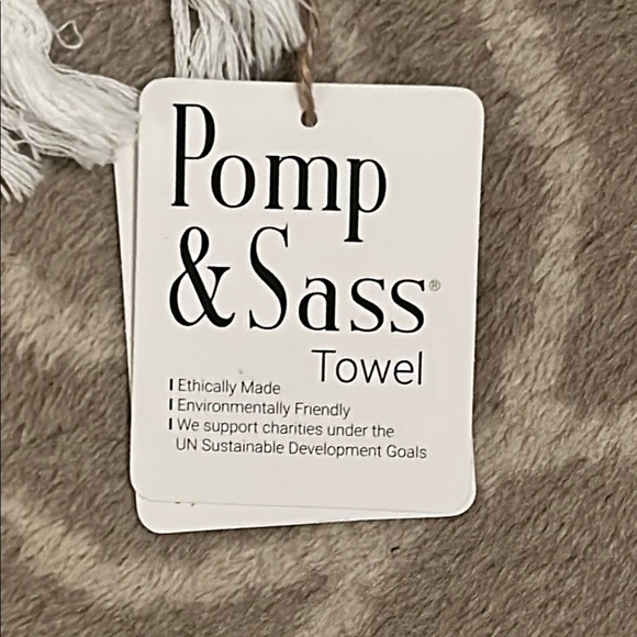NWT Pomp & Sass Elegant White Turkish Cotton Hand Towel - Picture 6 of 11